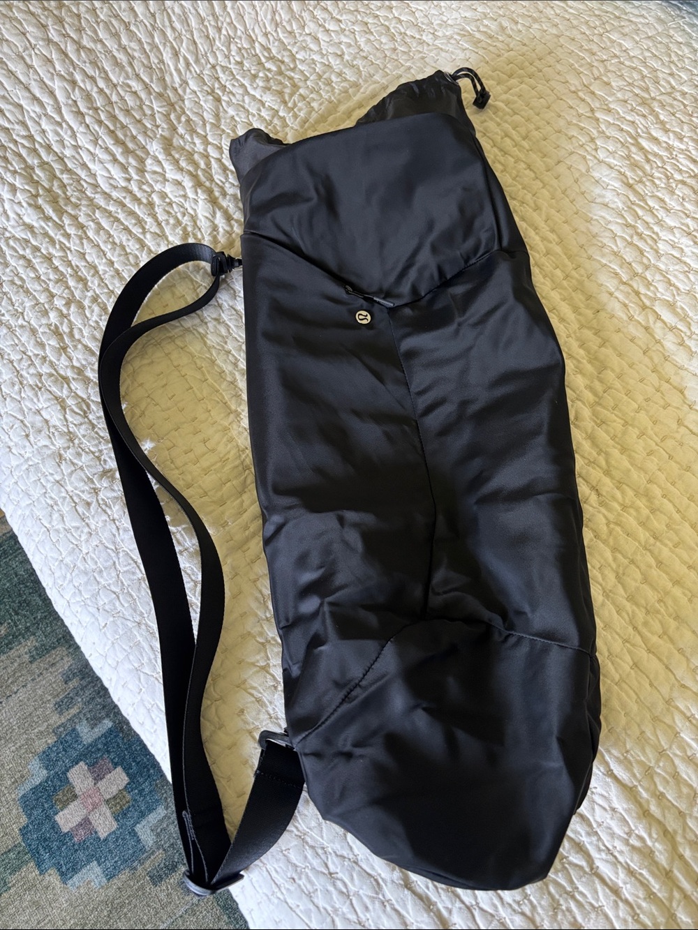 Lululemon water resistant yoga mat bag in EUC!